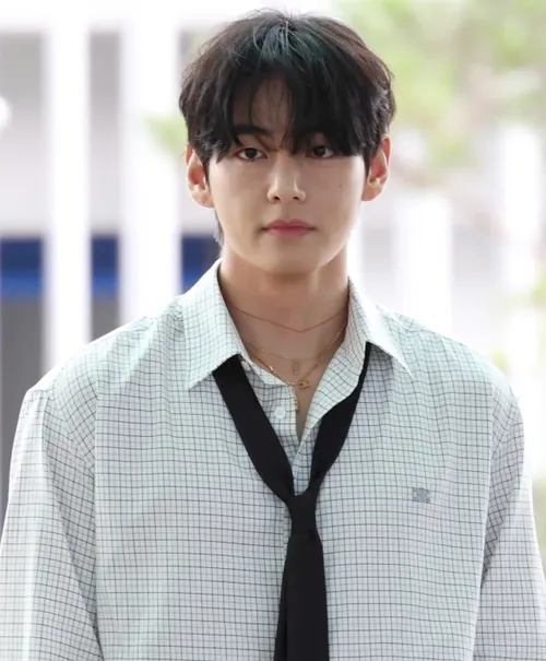 V — celebrity birth chart